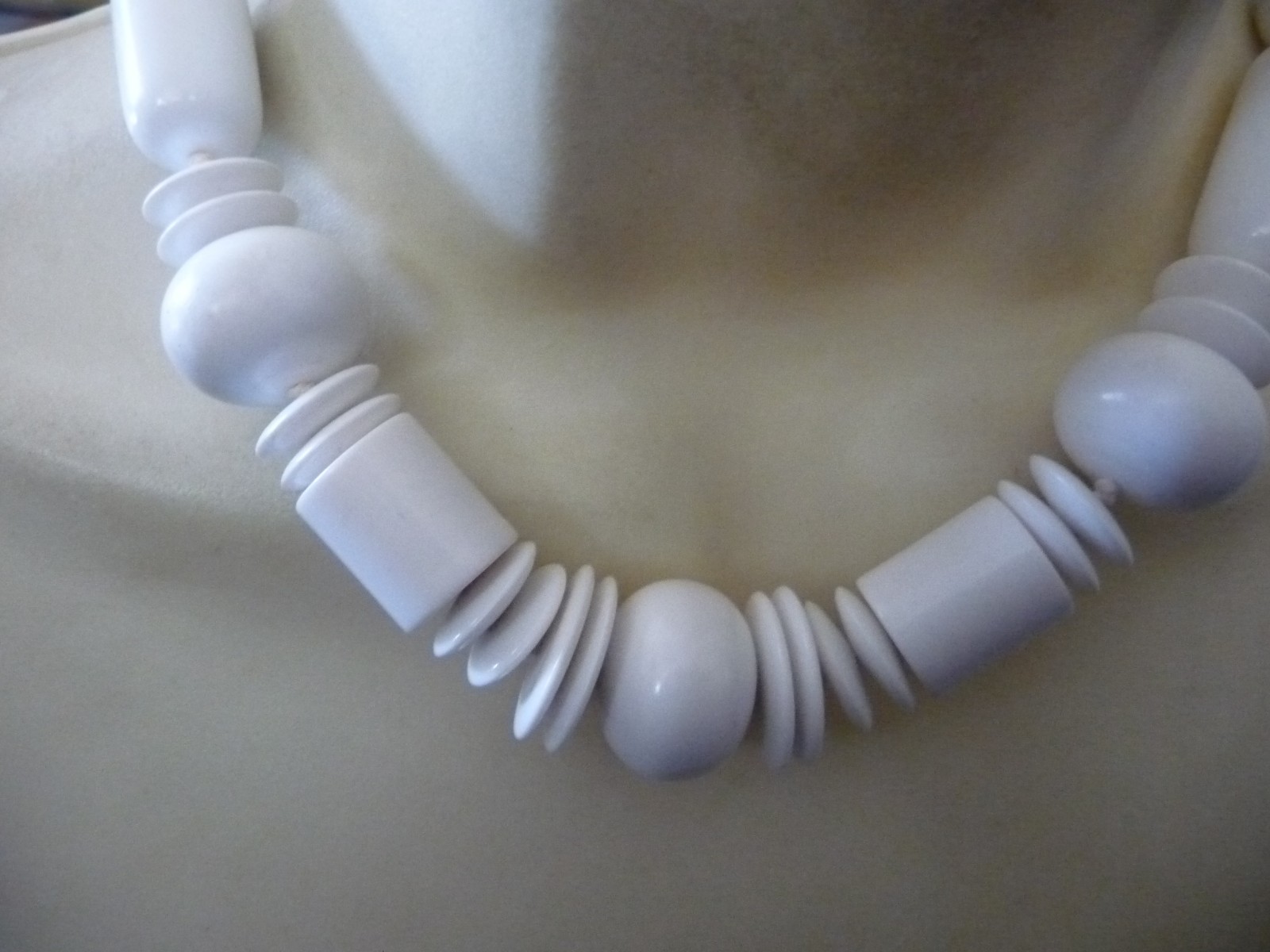 DIFFERENT SHAPED WHITE PLASTIC BEADS COLLAR NECKLACE #30/1
