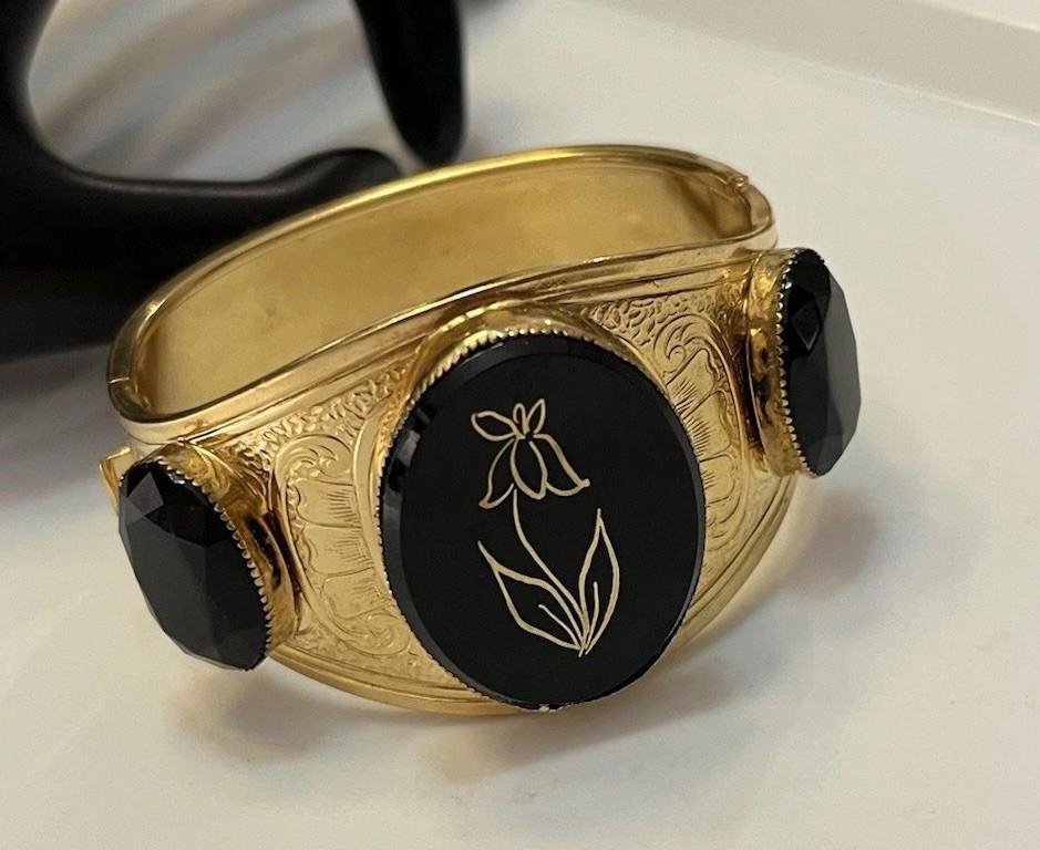 Vtg Victorian Morning Revival Gold Tone Etched Flower Motif Wide Hinged Bracelet