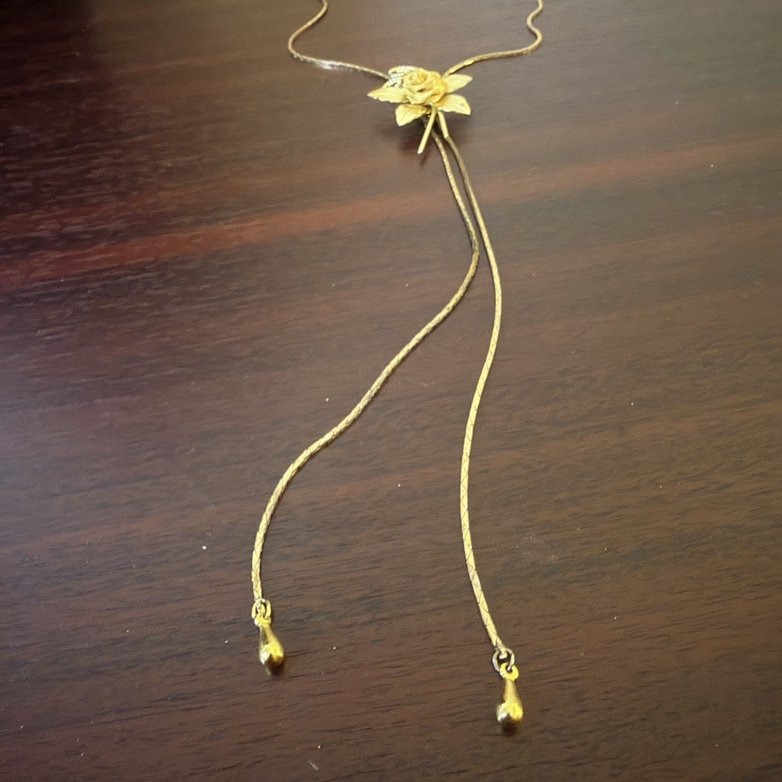 Stunning Gold Tone Bolo Lariat Style Necklace W/ Gold Roses & Mesh In EUC