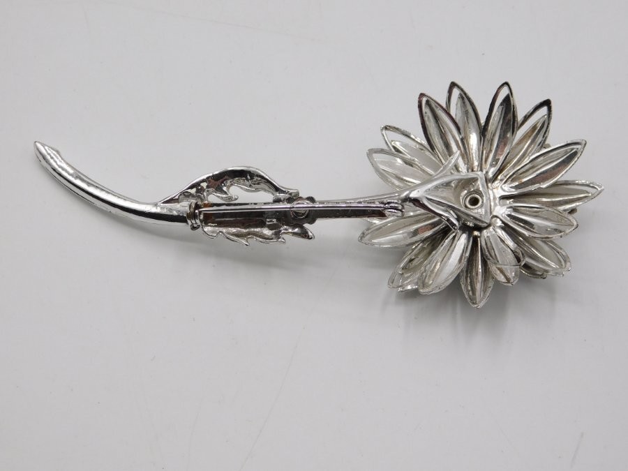 C97-VINTAGE PIN/BROOCH~SILVER TONE/FLOWER~4.25″ X 2″~VERY NICE!