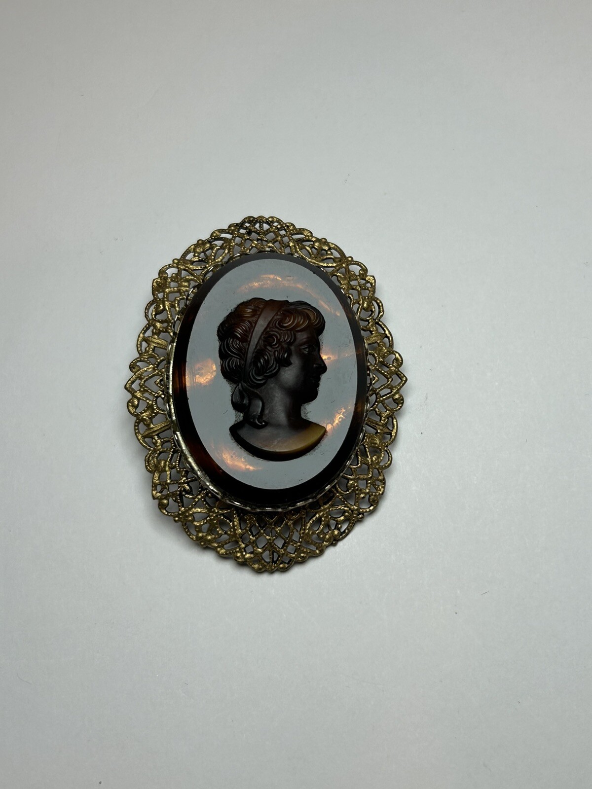 Vintage – Beautiful Brown Cameo With Gold Tone Filigree.