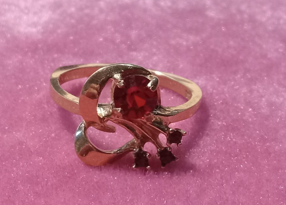 14K Yellow Gold Swirl Ribbon Bow Ring size 6.5 with Red stones 3.4 G Retro style