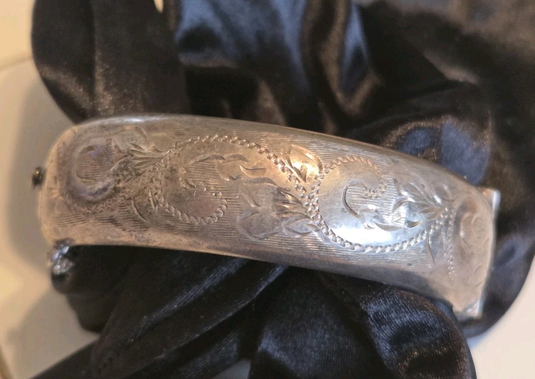 Vintage Circa 1920 Sterling Silver Hinged Bangle Bracelet w/ Safety Chain 1.02oz