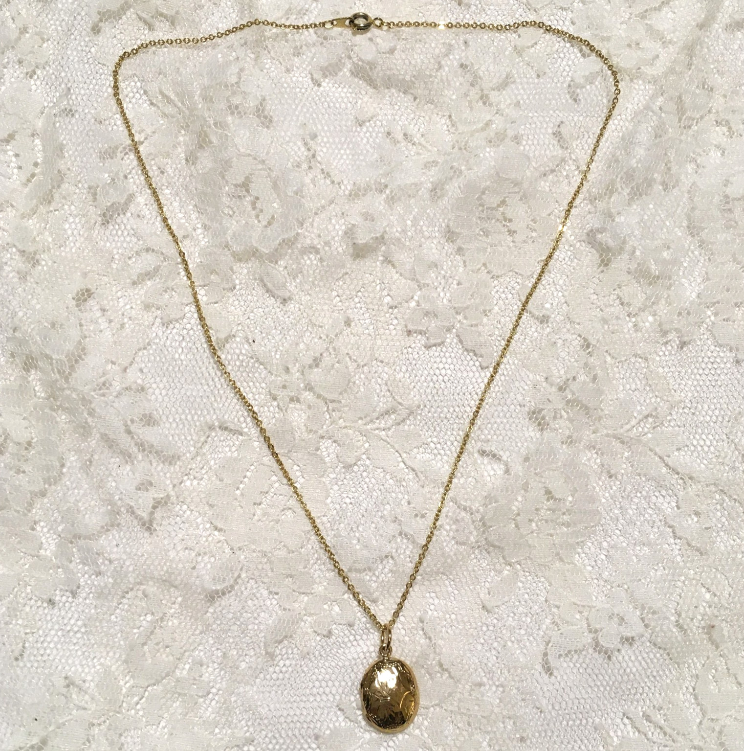 Vintage Locket Pendant Neckla Engraved Flower Oval Gold Tone Sterling Silver 925