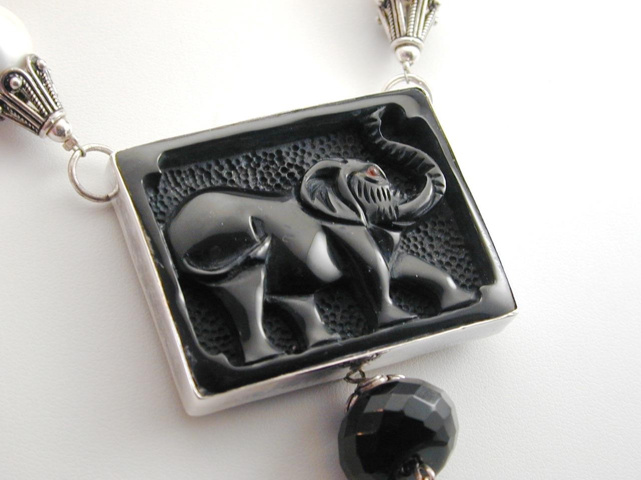 Amy Kahn Russell Carved Black Onyx Elephant Necklace Faux Pearls Faceted Beads
