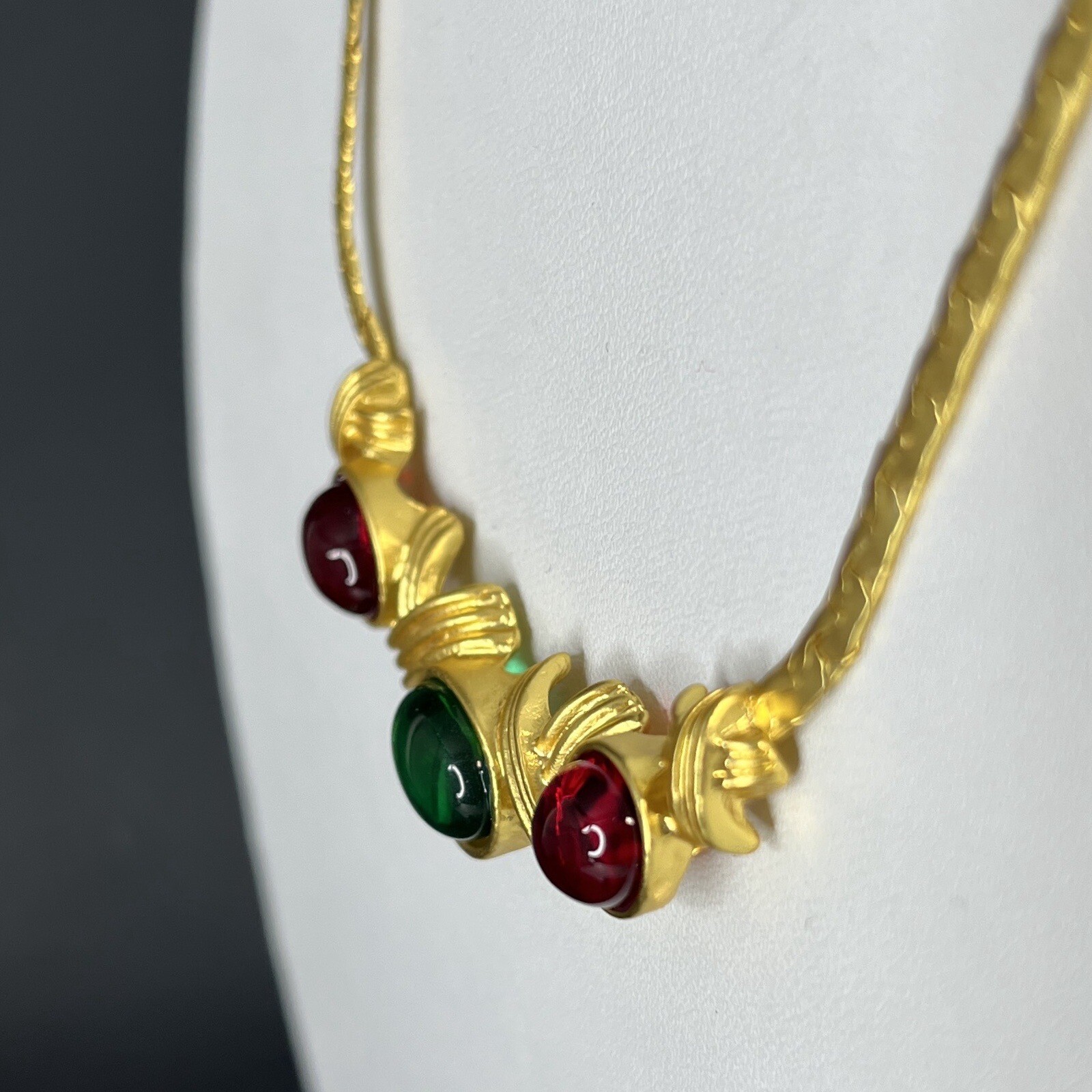 Gripoix Style Glass Cabochon Necklace Red Green Mogul Jewel Gold Tone Chain