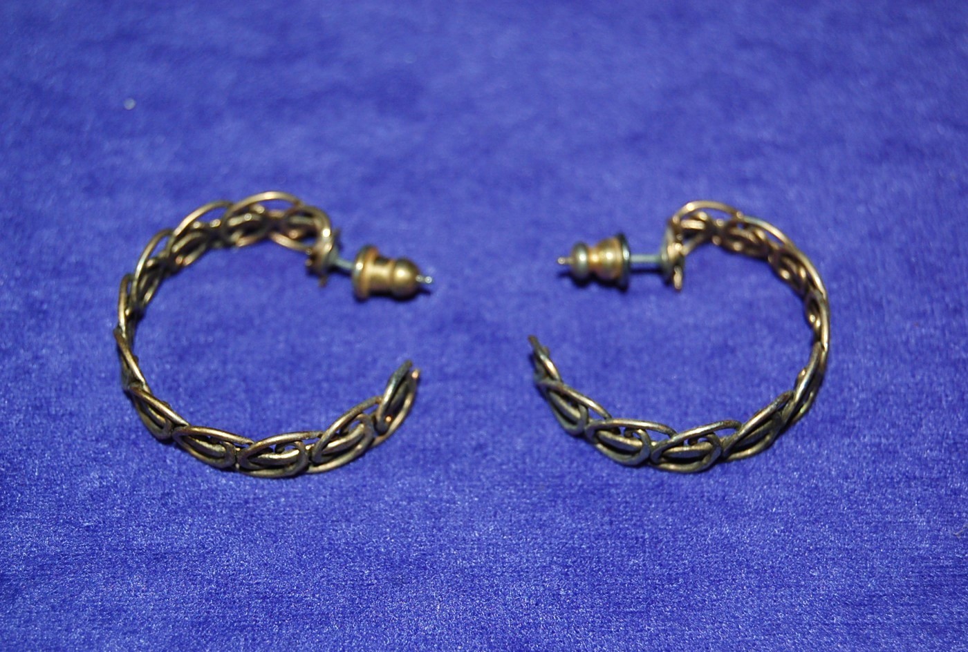 Pair of Vintage Antiqued Gold Tone Stud Earrings about 1-1/8″ in Diameter