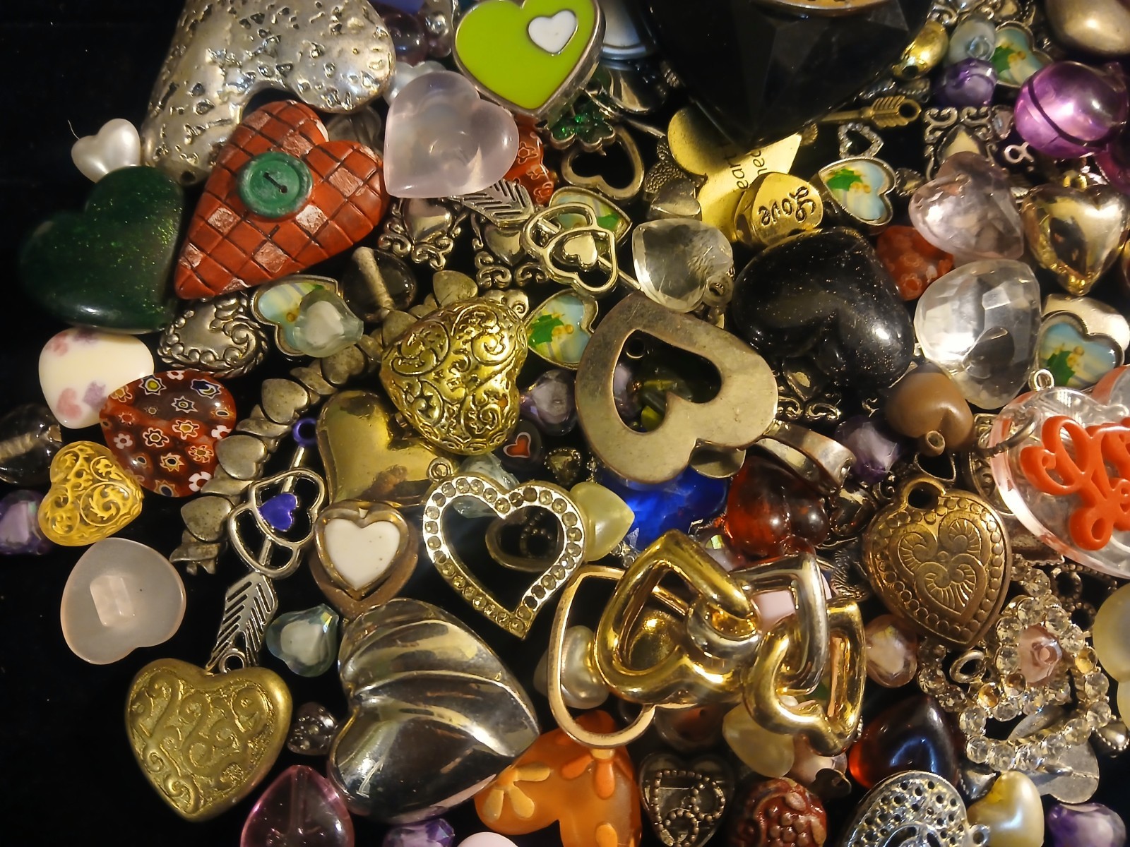Lot Of 232 Hearts❤️, Bead, Pendant, Charm, And More