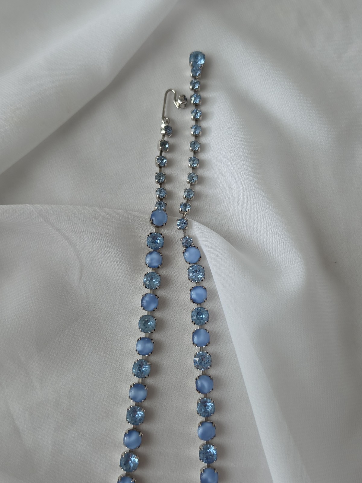 1960s Blue Moonstone Glass Rhinestone Choker Necklace 16″ Silvertone