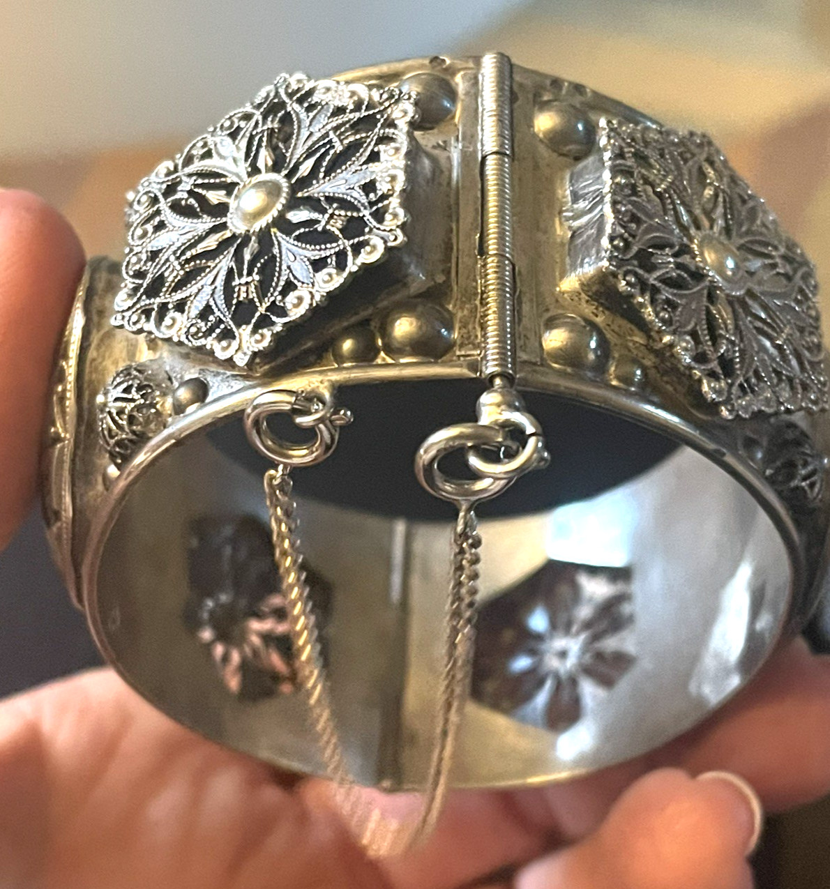 Vintage Sterling (925) Filigree Hinged Bangle Bracelet Moorish Arabesque 44g