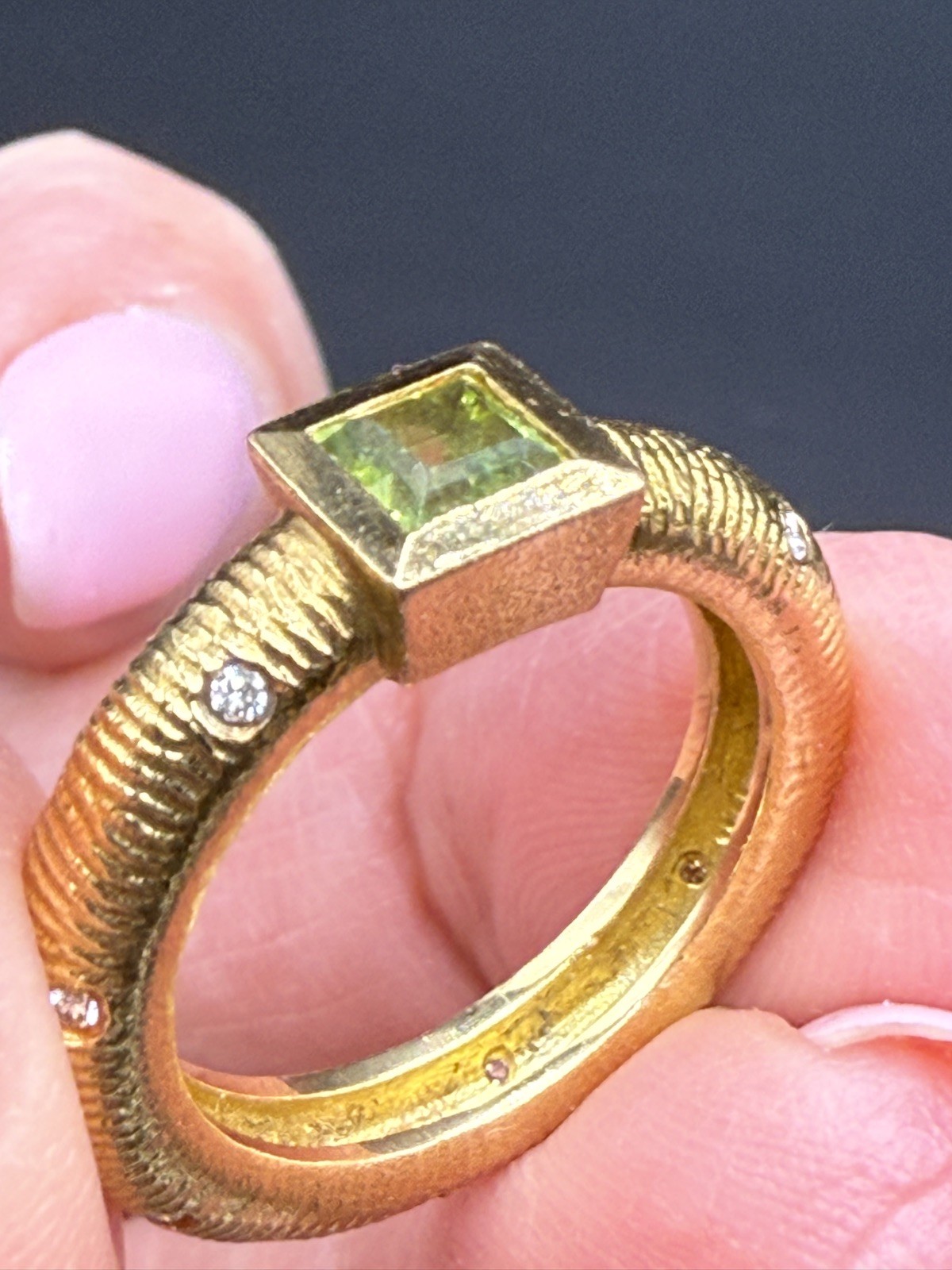 PAUL MORELLI Ring-Band In 18Kt Gold With Diamonds & Vivid Green Peridot Sz. 5.5