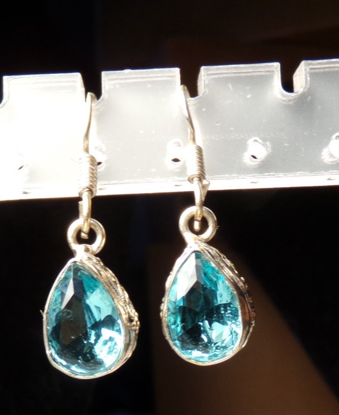 VTG ARTIST STERLING SILVER BLUE QUARTZ TEAR DROP STONE DANGLE PIERCE EARRINGS