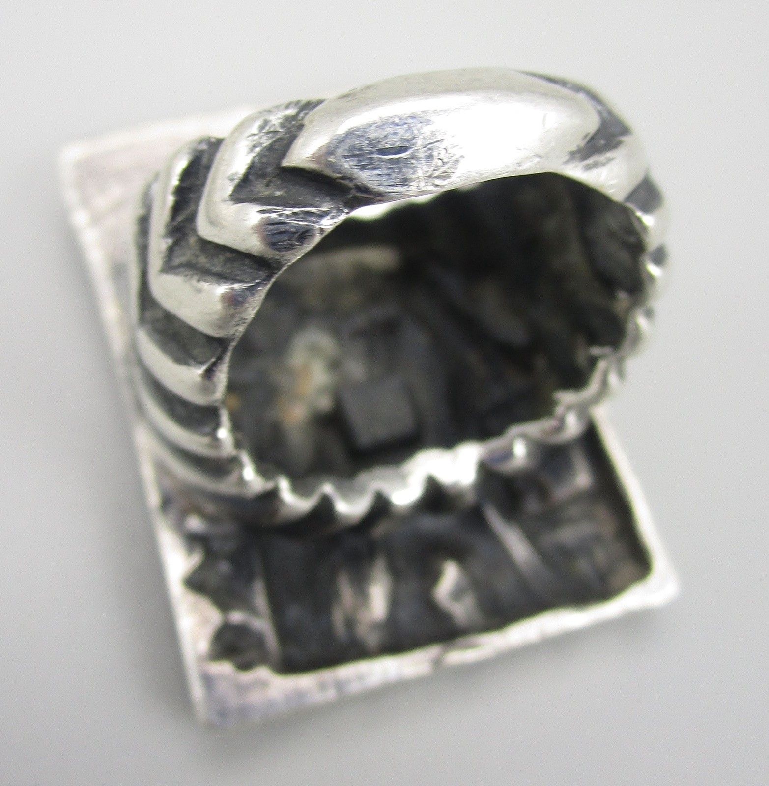LOVELY DIAN MALOUF STERLING SILVER “OUR LADY OF GUADALUPE” STATEMENT RING SZ 6