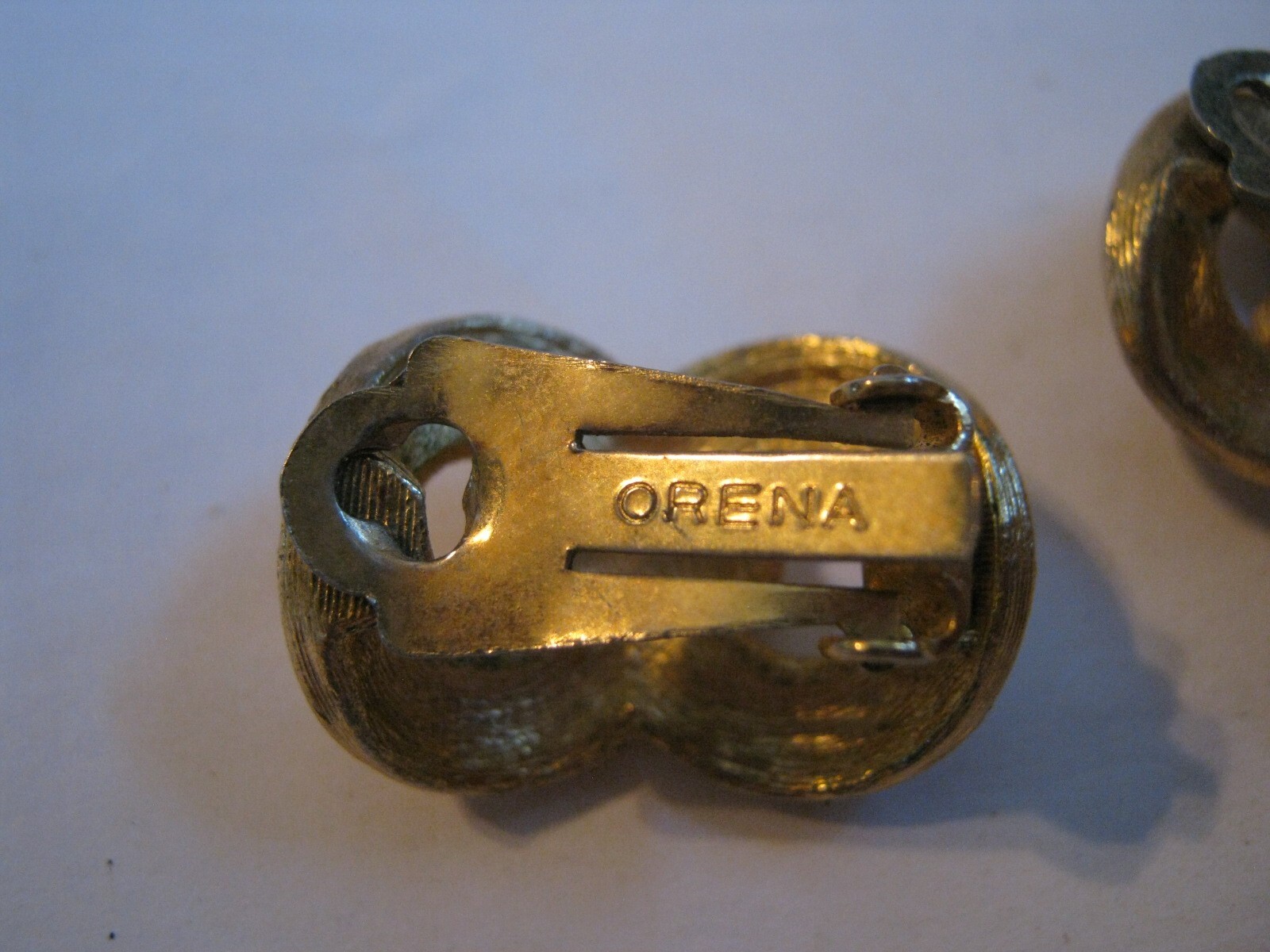 ORENA Paris (1977-2005) Golden Textured Figure 8 Knot 1″ Clip-On Earrings