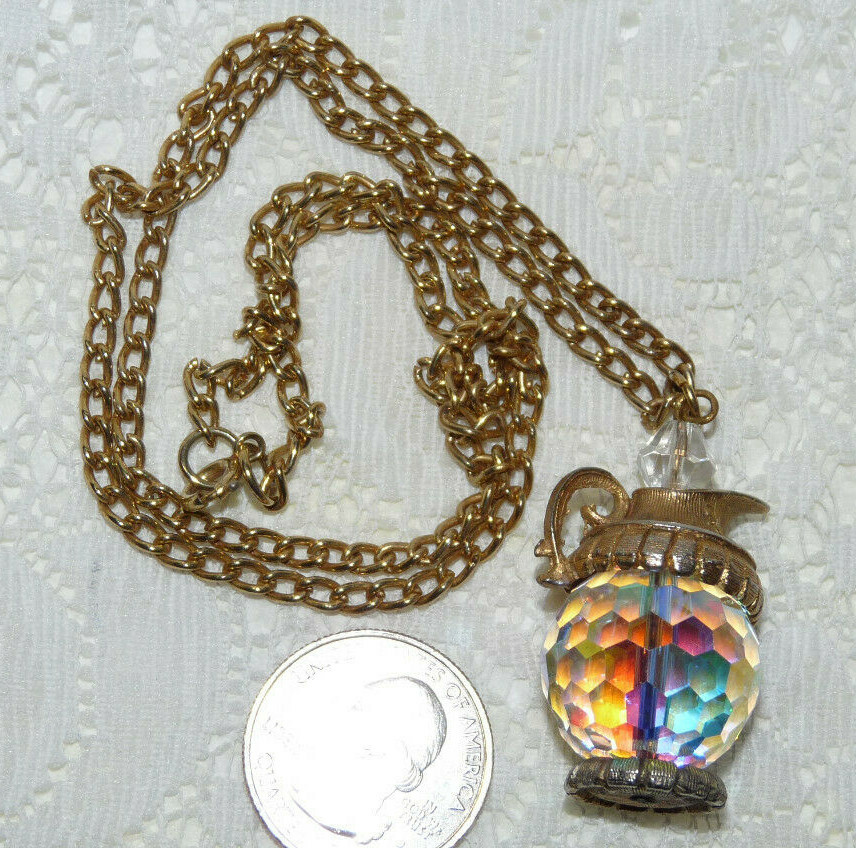 Lovely Vintage Gold Tone Crystal Water Jar Pendant/Necklace MM39