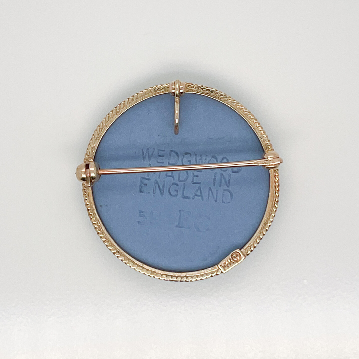 14 Karat Gold Wedgwood Jasperware Convertible Brooch & Pendant – 14k jasper VR .
