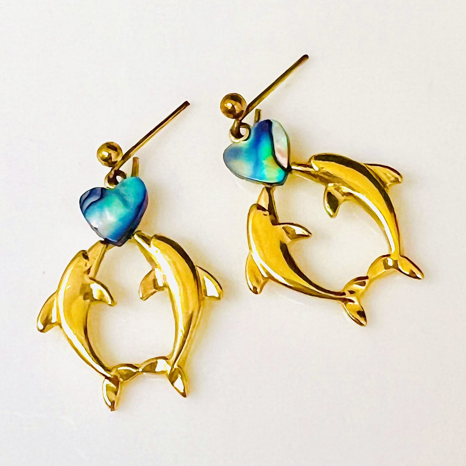 Vintage Weekenders Paua Shell Kissing Dolphins Heart Dangle Earrings Gold 1445