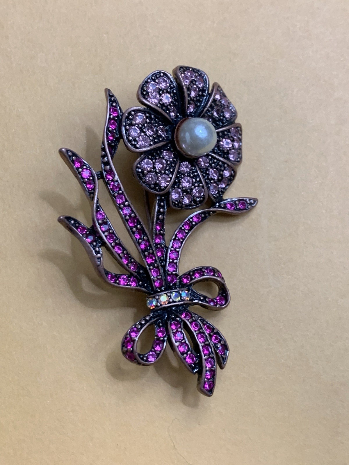 Vtg Flower Brooch Set In Dark Gunmetal With Shades Of Pink Rhinestones & Pearl