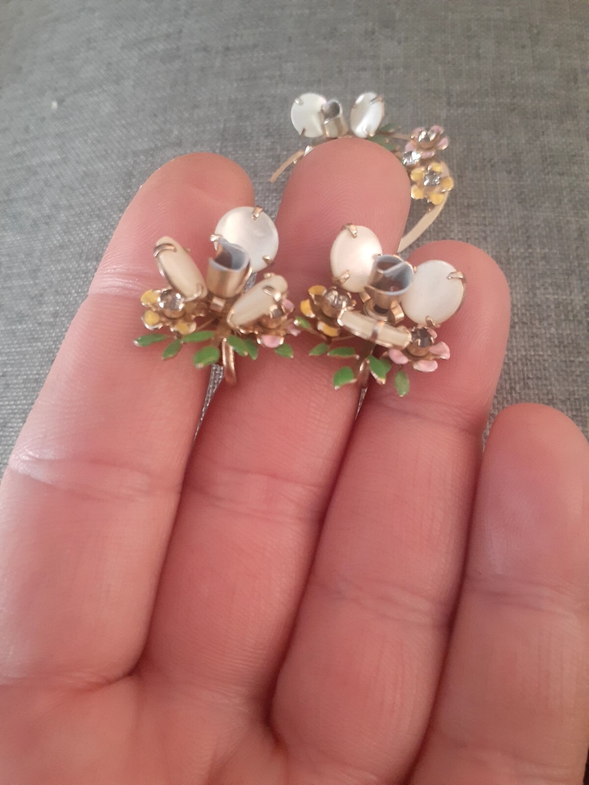 Vintage MOP & Enamel Flower/heart Brooch/pin & Matching Screw back Earrings