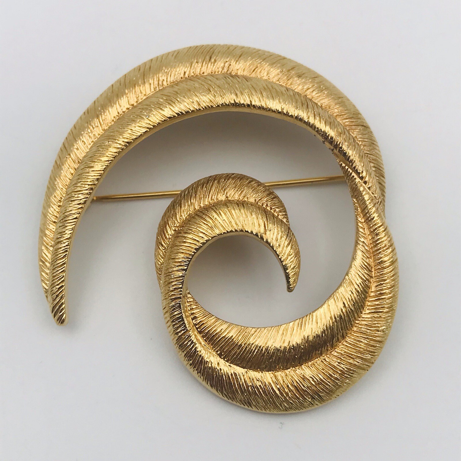 Gold Tone Textured Swirls Ribbons Pins Brooch 2″ x 2″