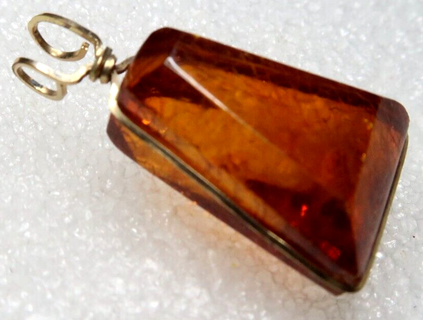 VINTAGE GOLD TONE HONEY COLOR BALTIC AMBER PENDANT for NECKLACE