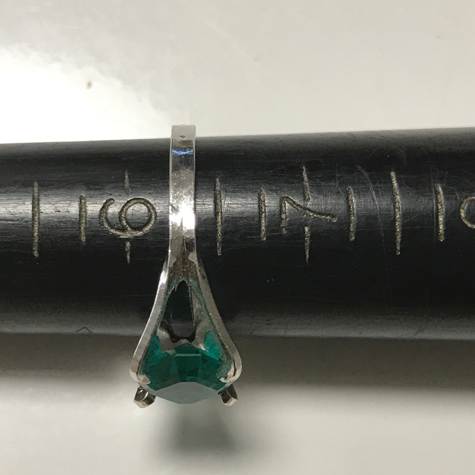 Vintage Simulated Emerald Stamped 18k HGE Ring Size 6 May Birth Stone Green