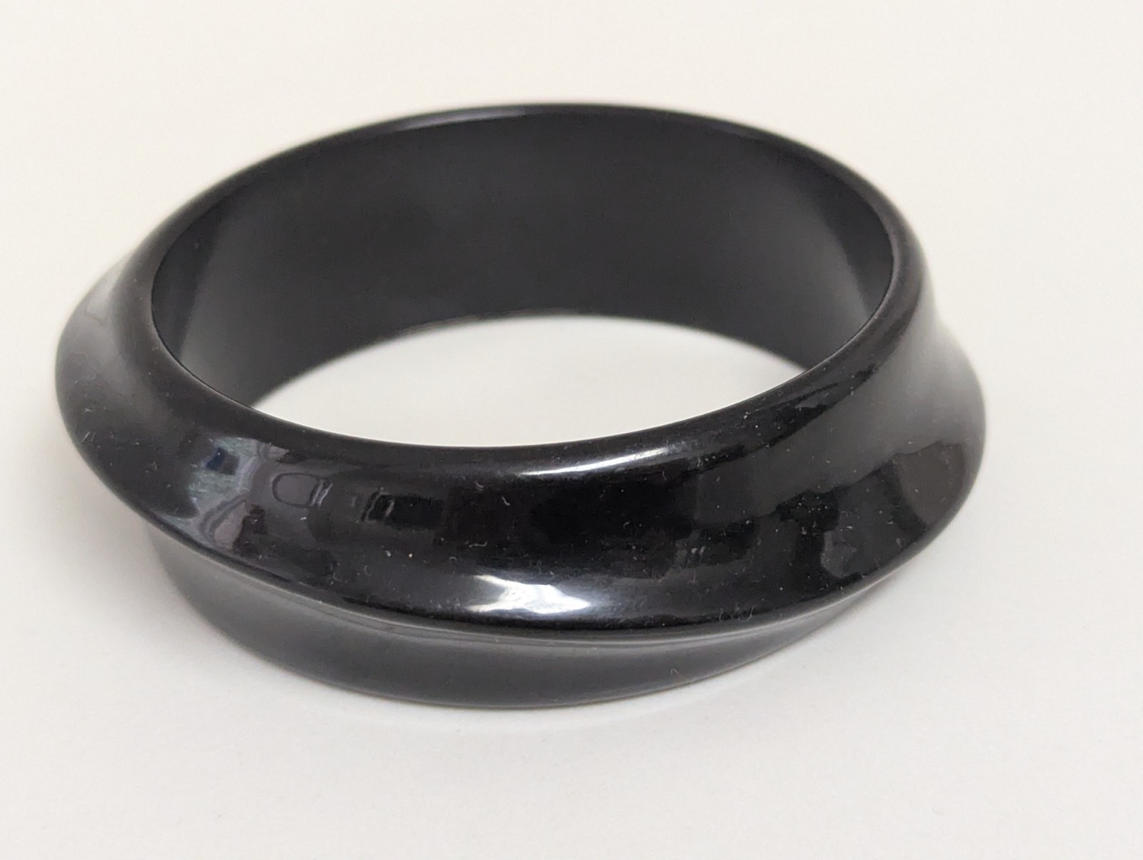 Vintage black bakelite bracelet MCM Modern “Swirl” Round Bangle