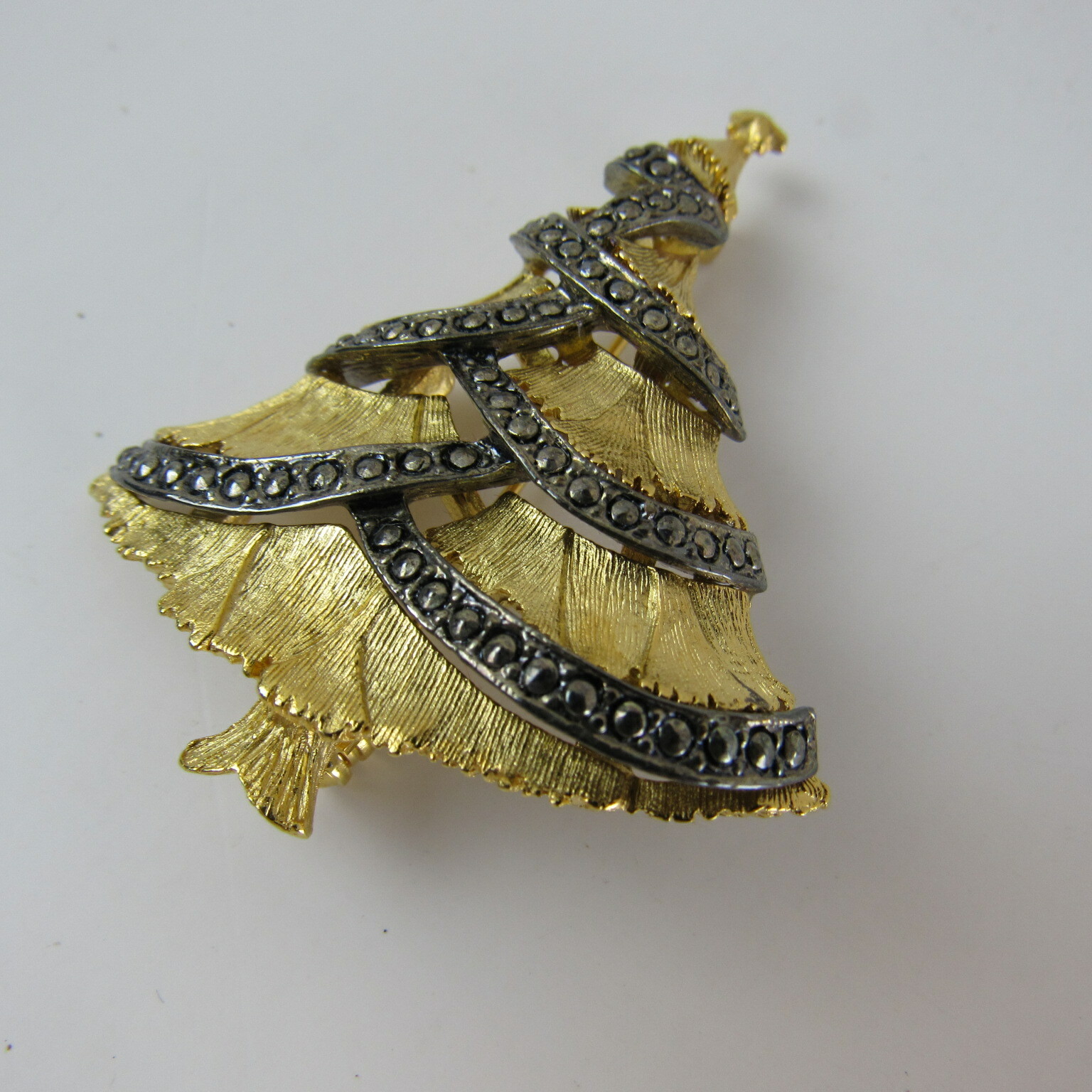 Vintage Christmas Tree Brooch Unsigned Beauty Collectible Jewelry Gift Keepsake