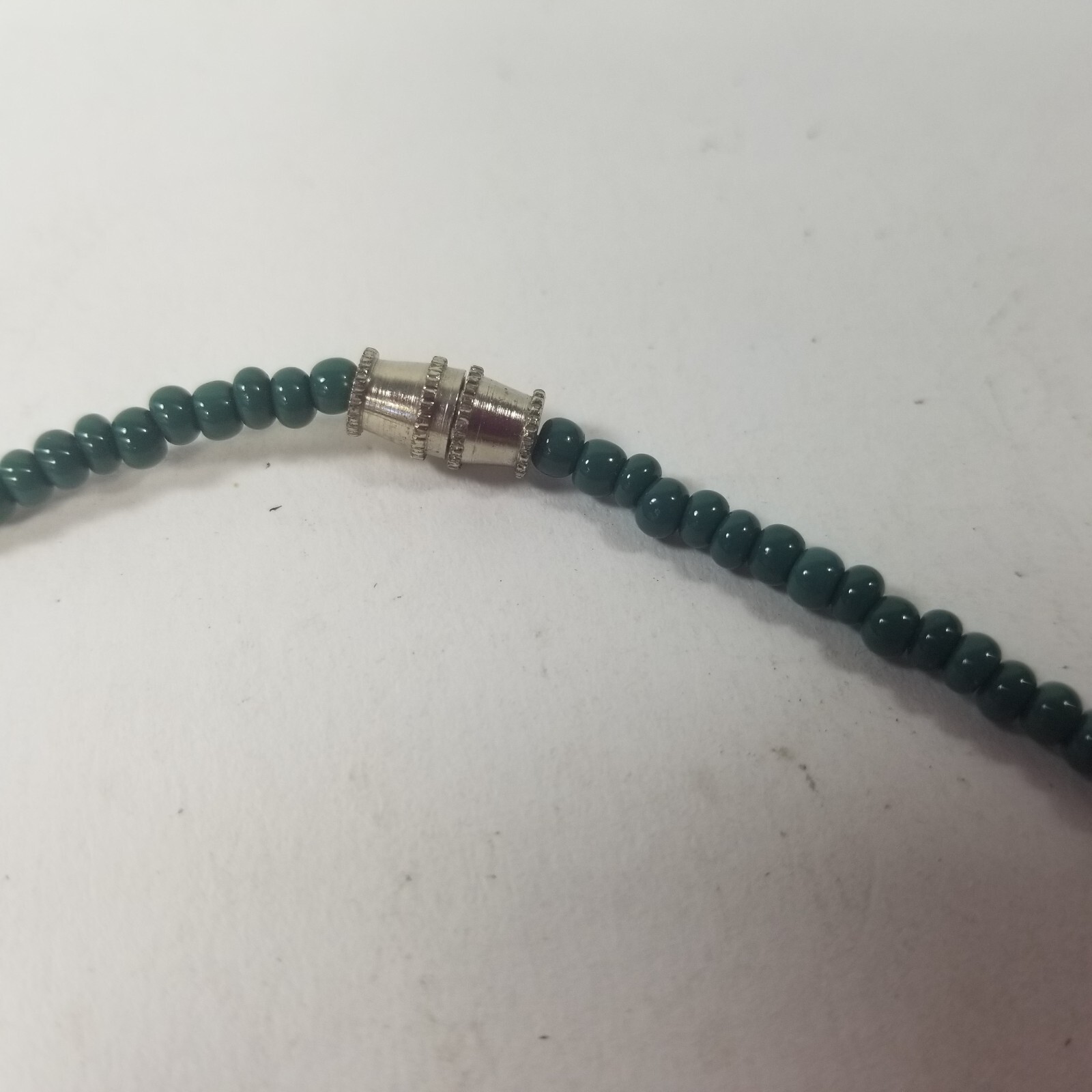 Vtg Natural Stone Beaded Necklace arrow shaped green