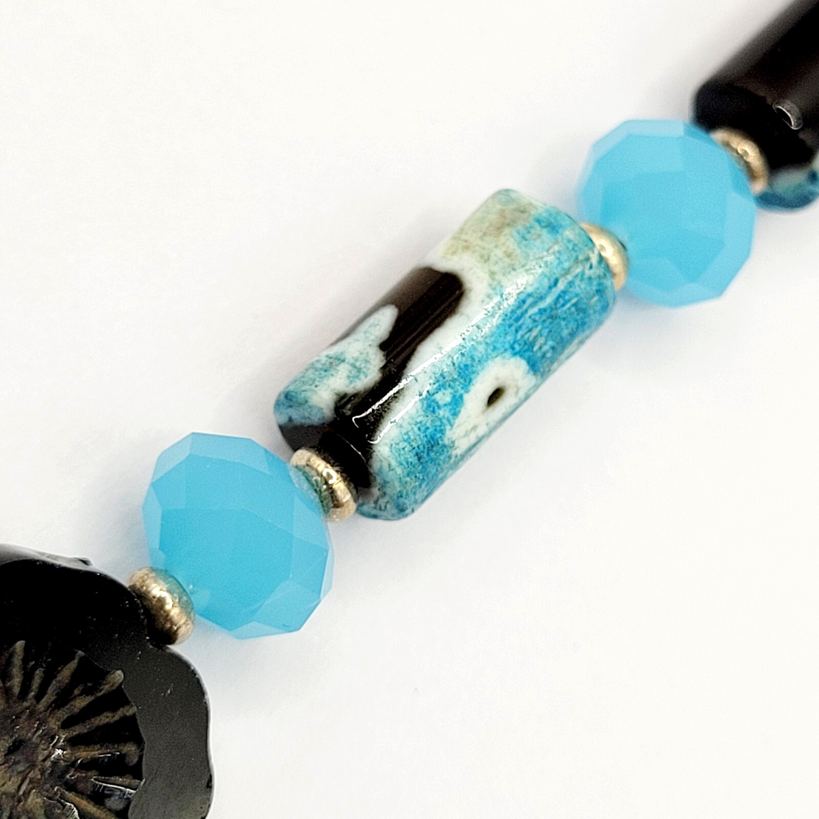Black Glass Rosette with Chalcedony and Colorful Agate Silver Tone Vtg Necklace