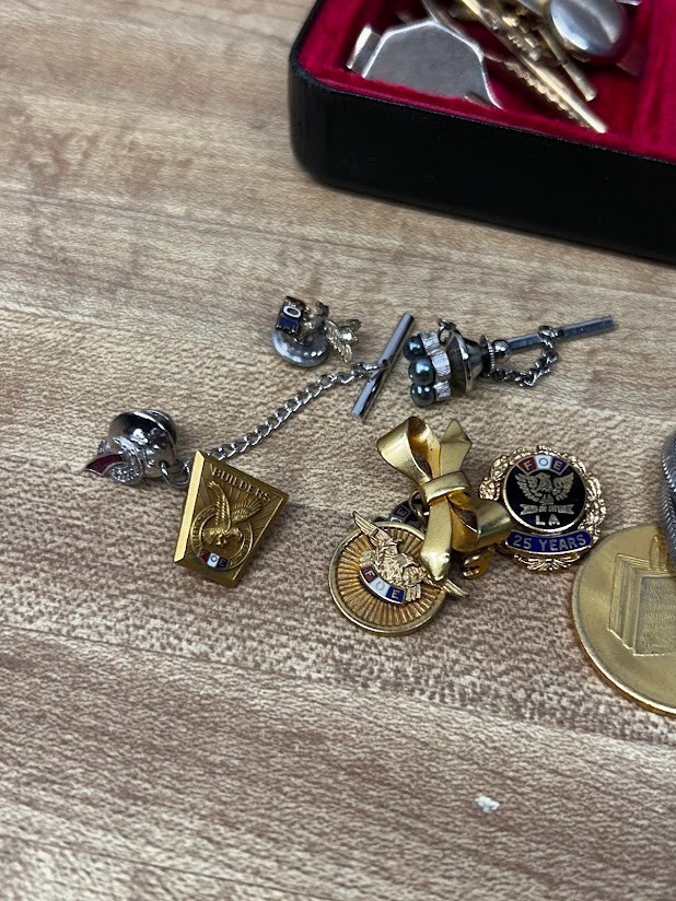 Estate Lot Vintage Men’s Jewelry Hickok Box Cuff Links Tie Bar Tacks Medals VTG