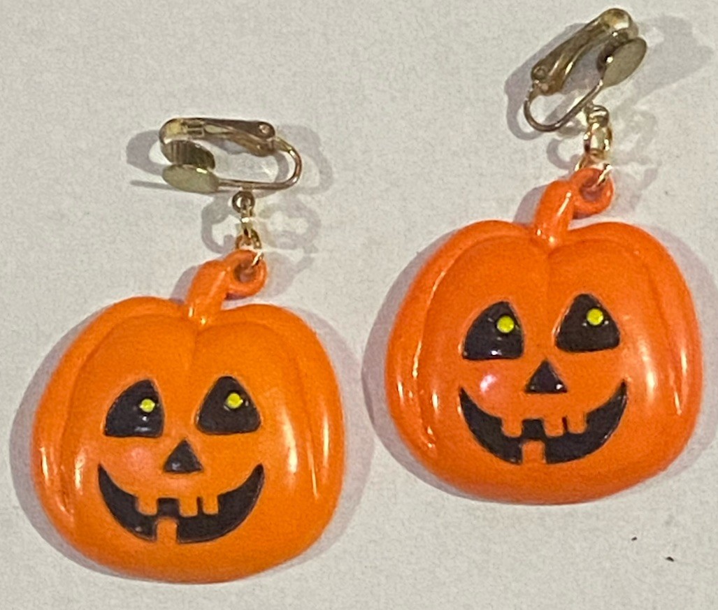 Vintage Fun World Halloween Clip On Earrings Pumpkins