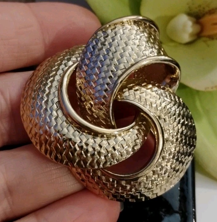 Vintage Ornate Unsigned ORENA Paris Textured Triple Golden Knot 1.5″ Pin/Brooch!