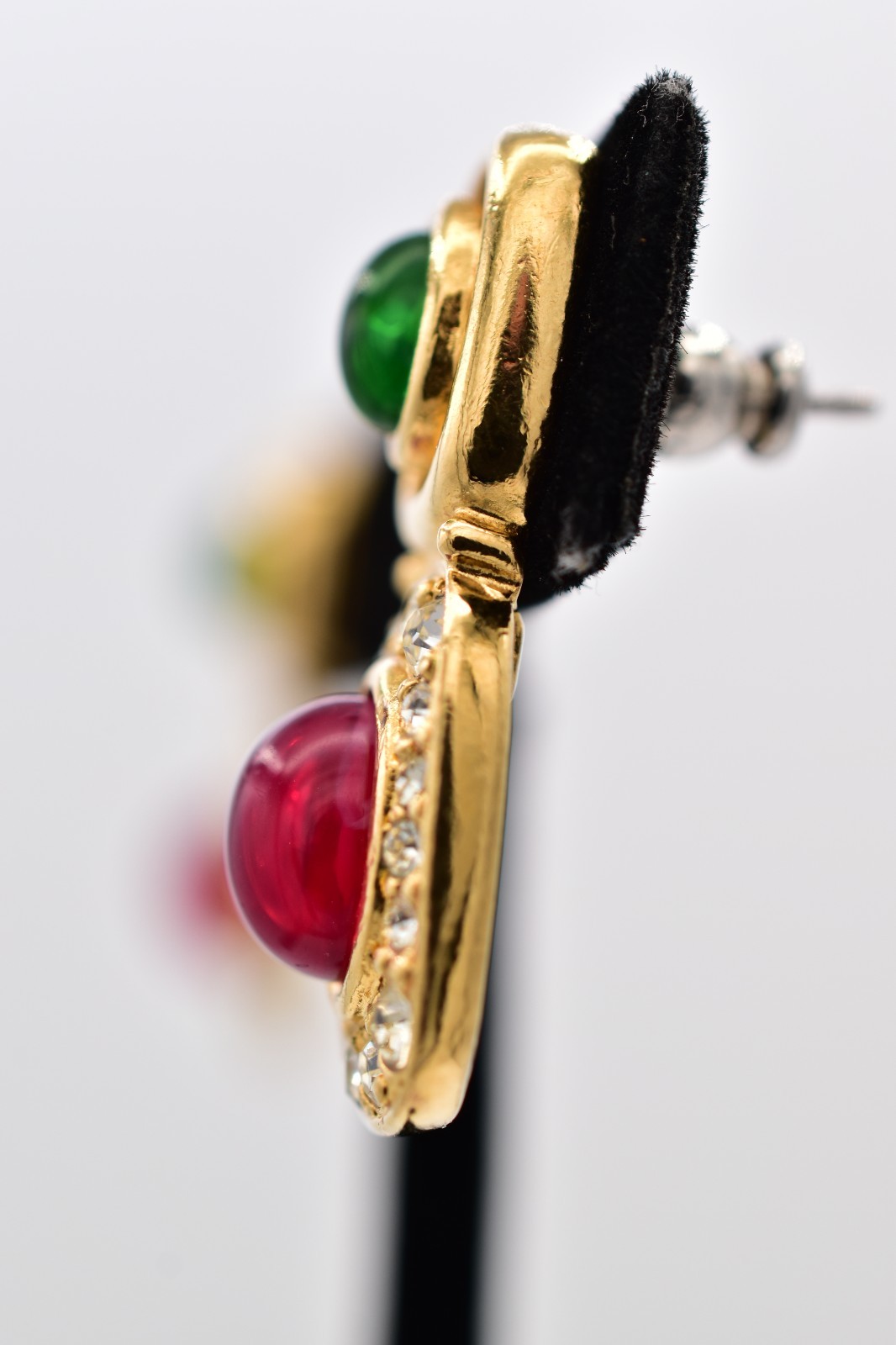Trifari Vintage Gold Green Red Cabochon Rhinestone Earrings Signed 1980s BinAI