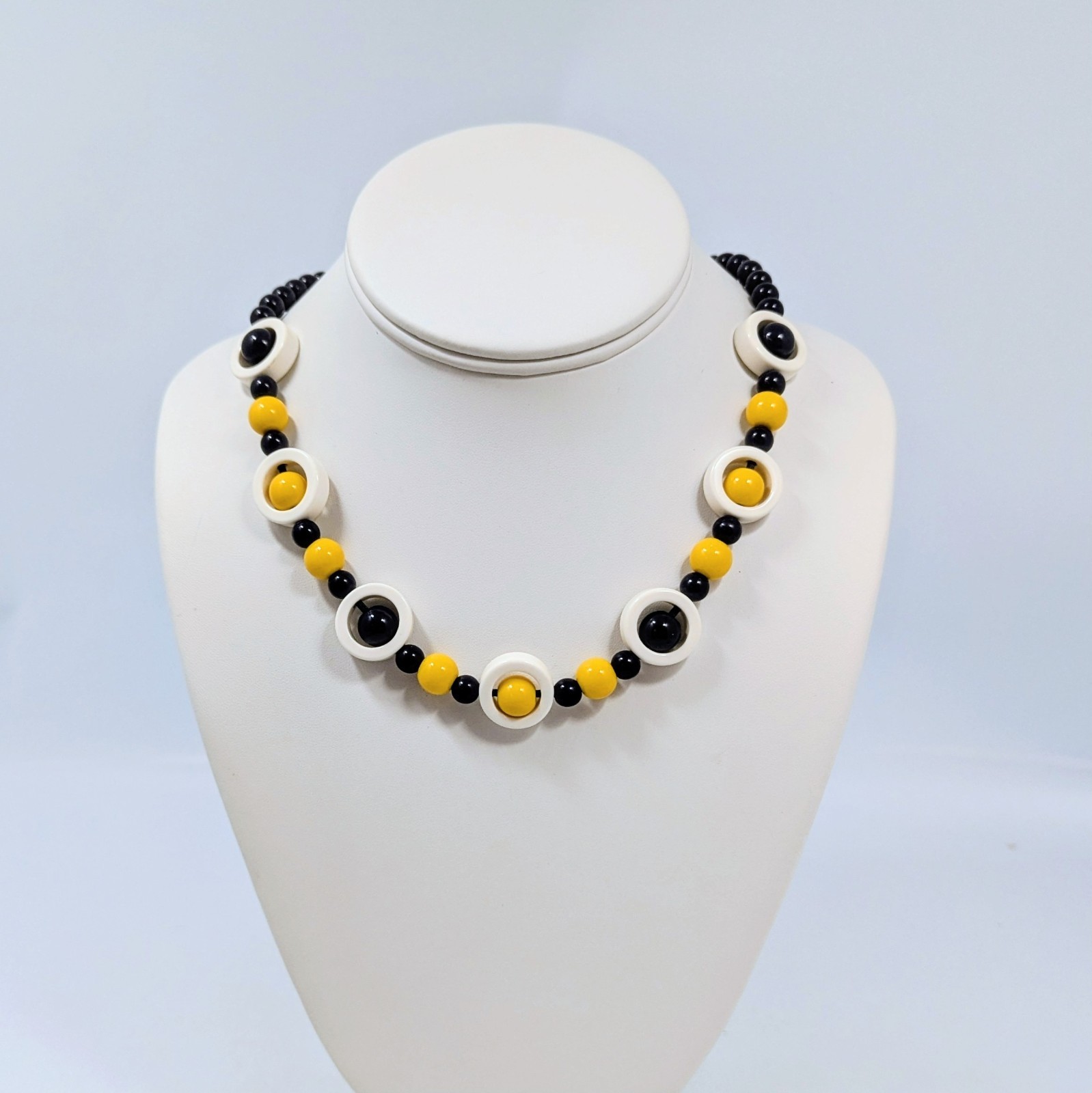 Vintage Retro Chunky Lucite Beaded Yellow Black & White Beads 20″