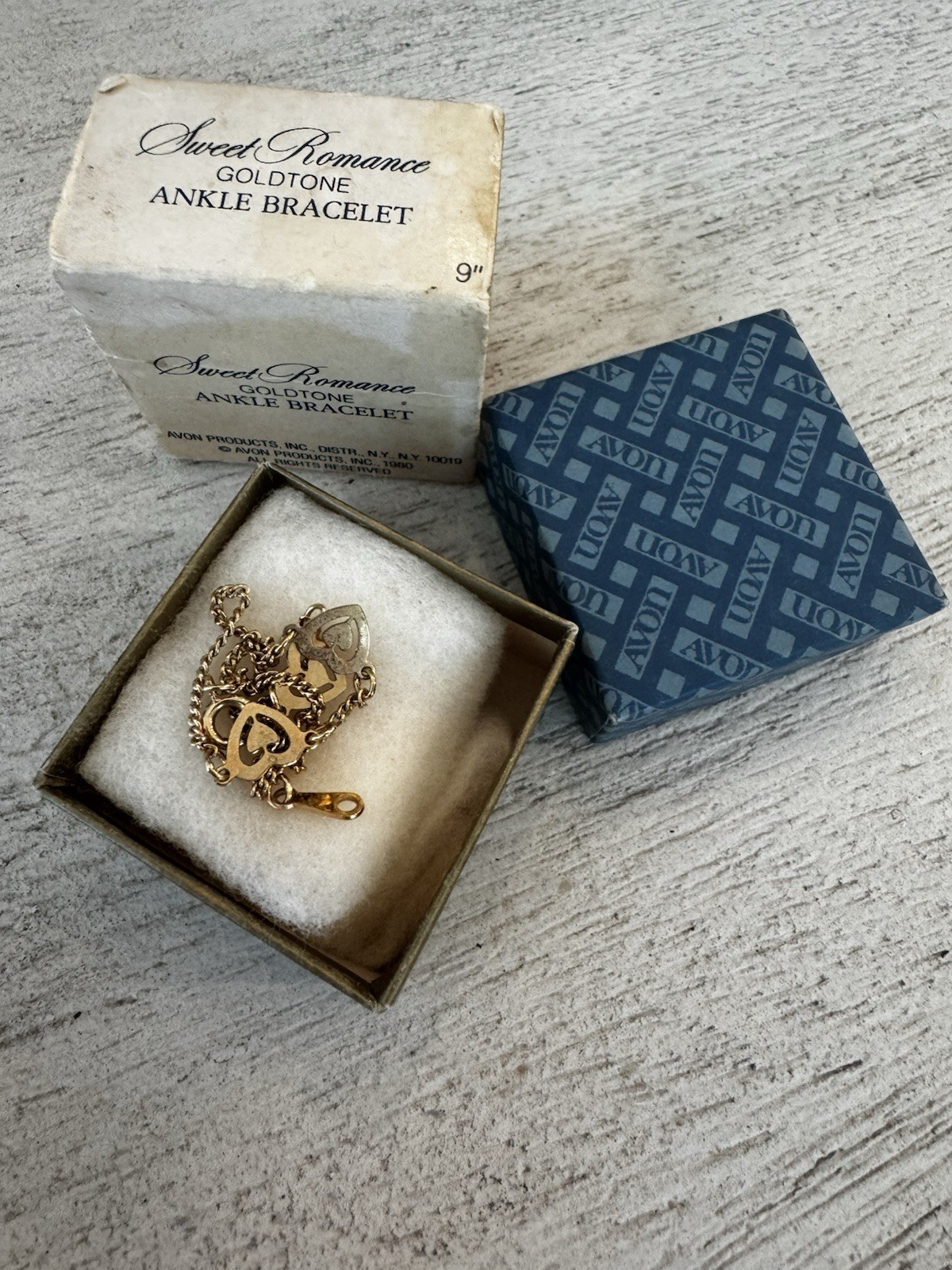 Avon Vintage 1980 Sweet Romance Ankle Bracelet Gold Tone Finish Original Box