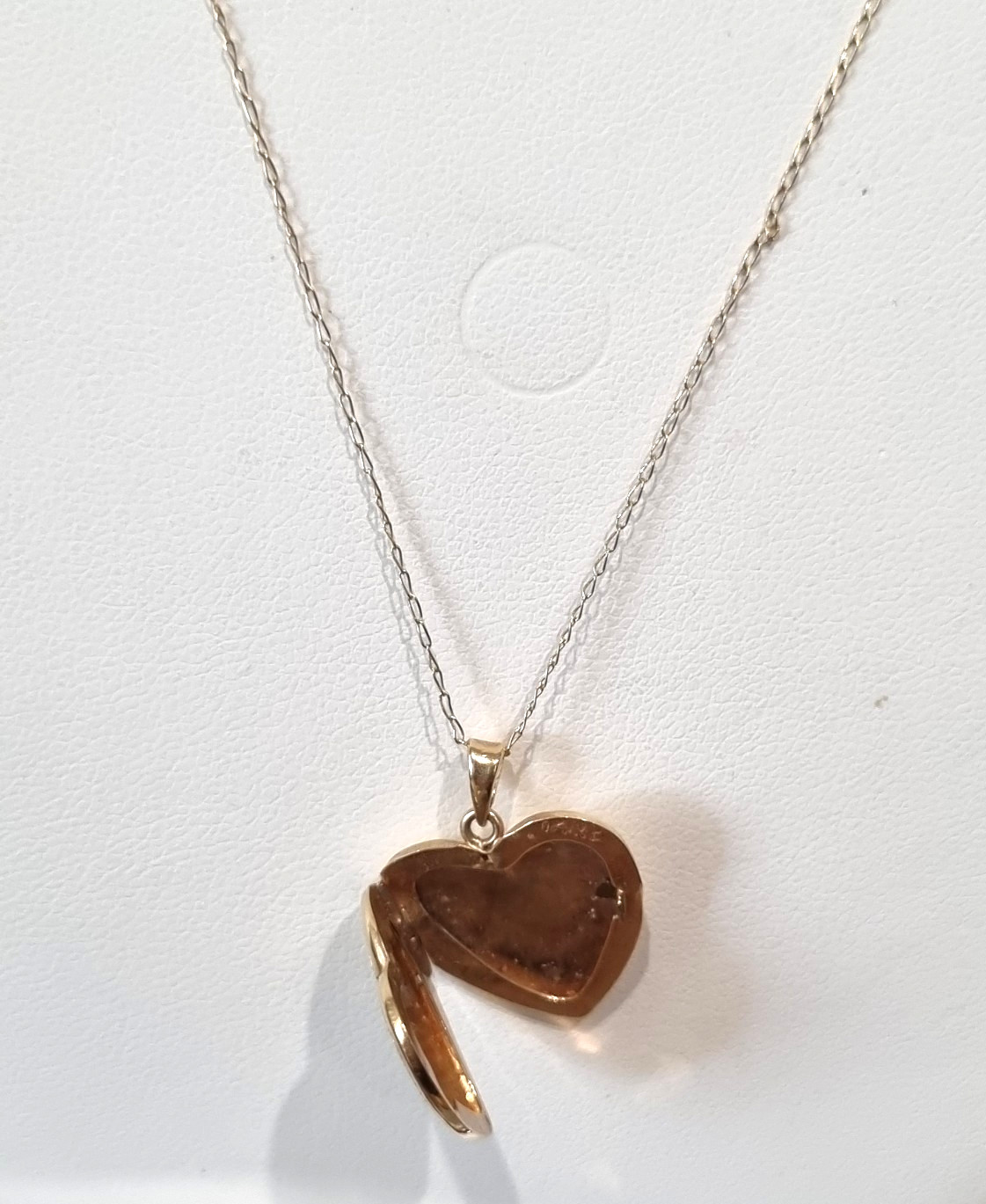 Vintage Solid 14K Yellow Gold Engraved Heart Locket Pendant Necklace 2.6g Video