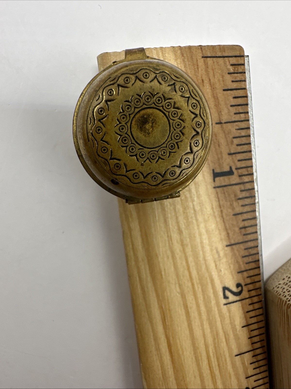 Vintage Antique Ornate Small Etched Brass Locket/Hinged Case – BROKEN BAIL