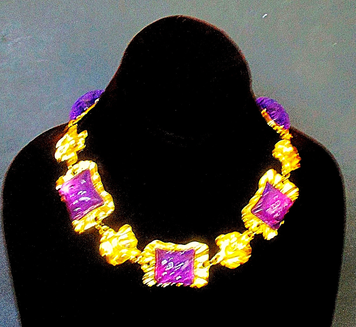 VINTAGE 1980’S GILT & PURPLE RESIN NECKLACE BY MONET – RHODE ISLAND