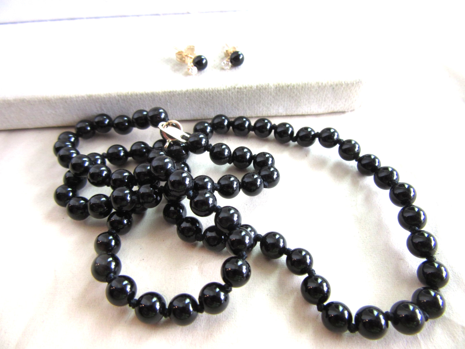 14kt gold Onyx w/diamond accent pierced earrings and Onyx beaded necklace set