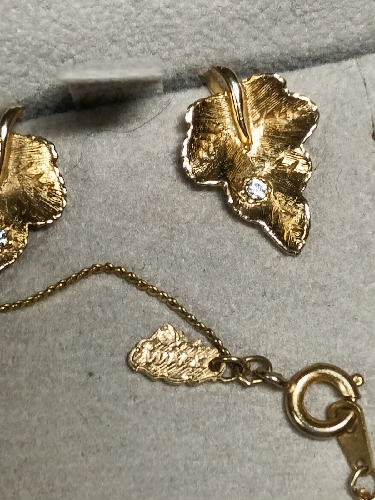 Vintage Avon 1978 Radiant Leaf Gold Tone Necklace Clip on Earring Set Demi
