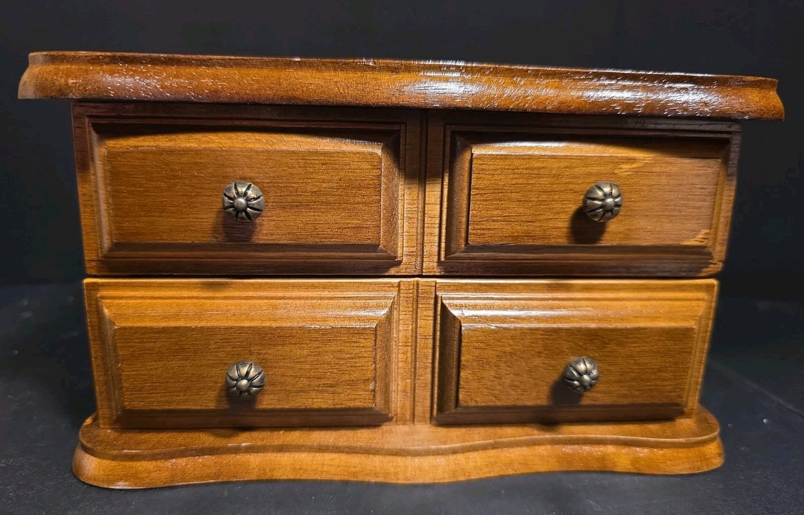 AVON 1978 Decorator’s Jewelry Chest (New In Box)
