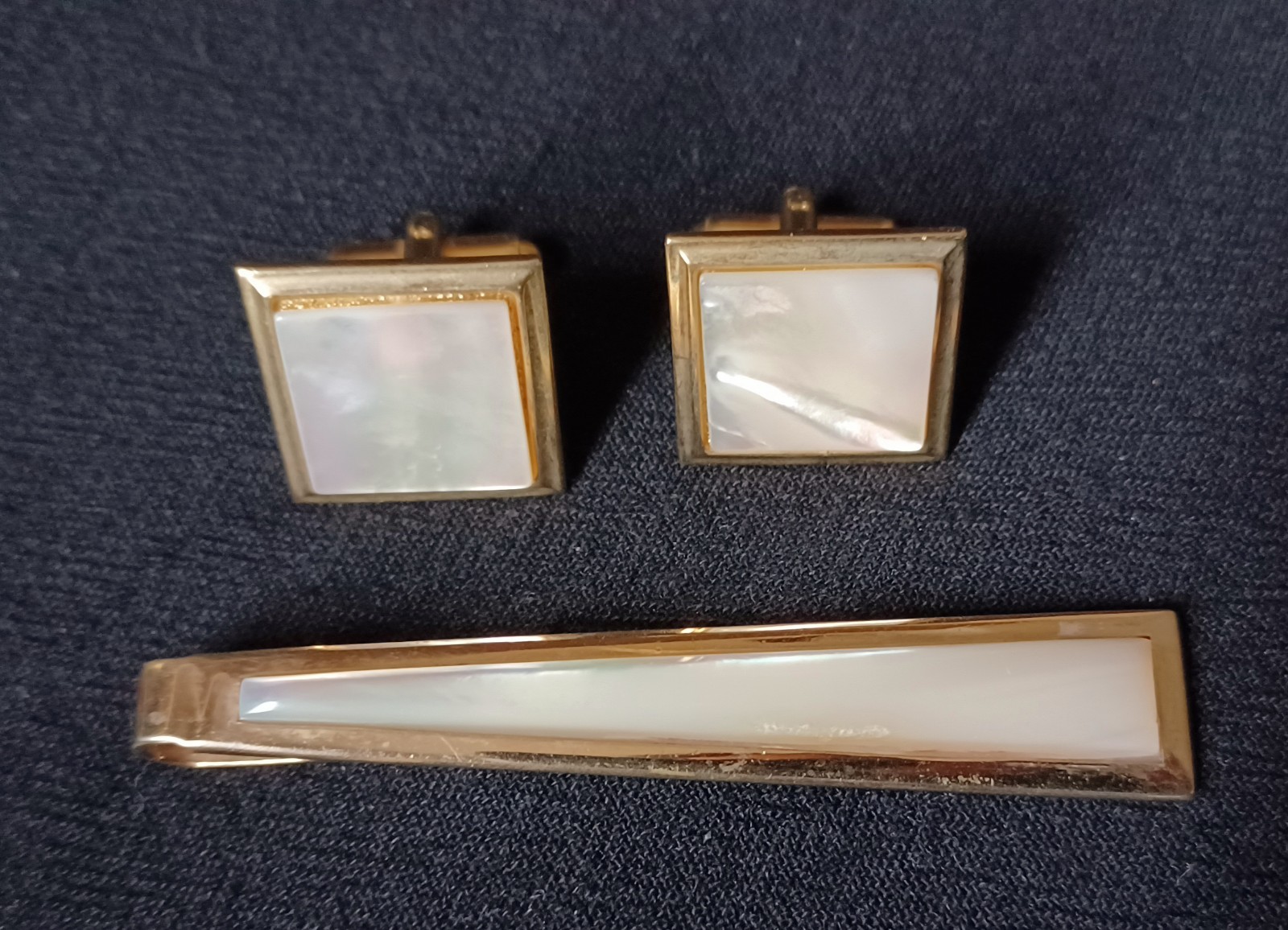 Elegant VTG Mother of Pearl Square Gold Tone Cuff Links Coordinating Tie Clip