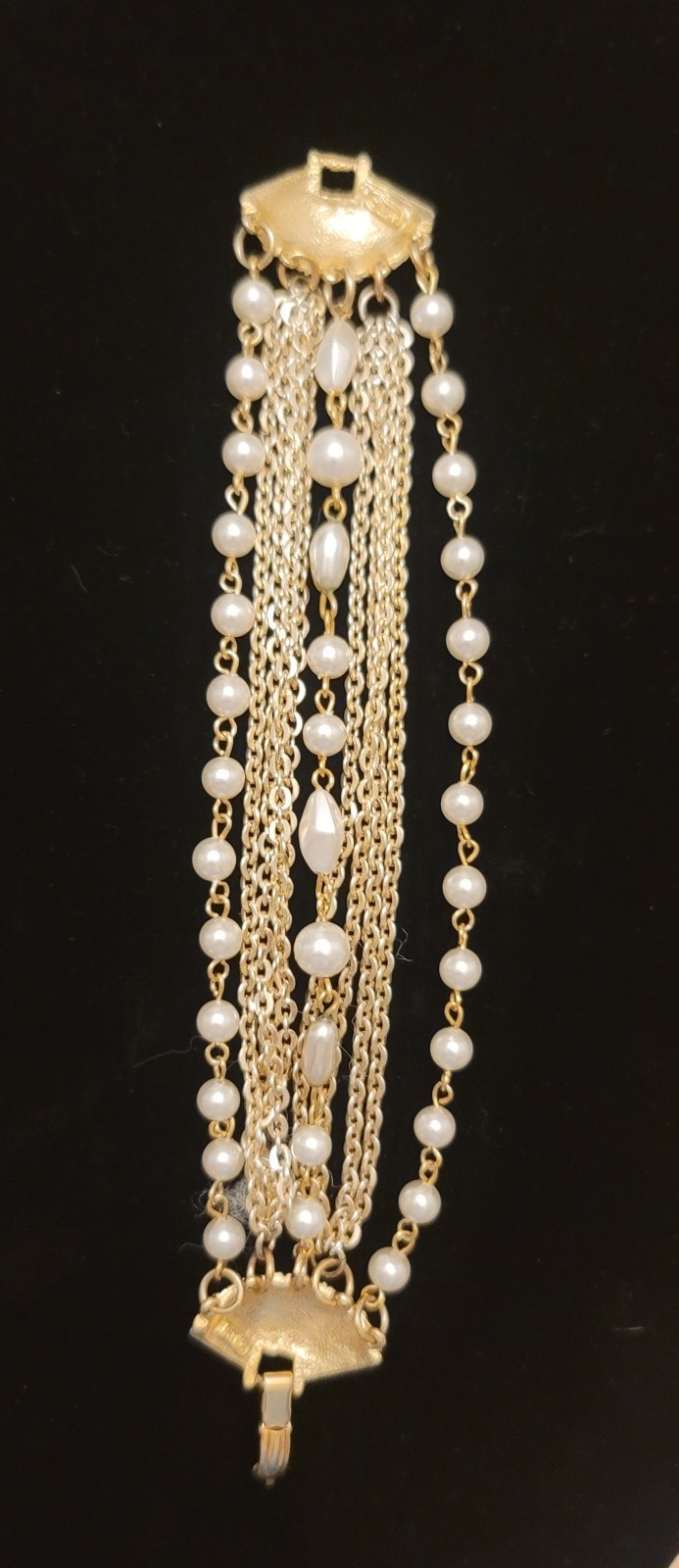 Vintage 7″ Beaded Pearl Bracelet Signed By Art. Not Sure If Pearls Are Real!!