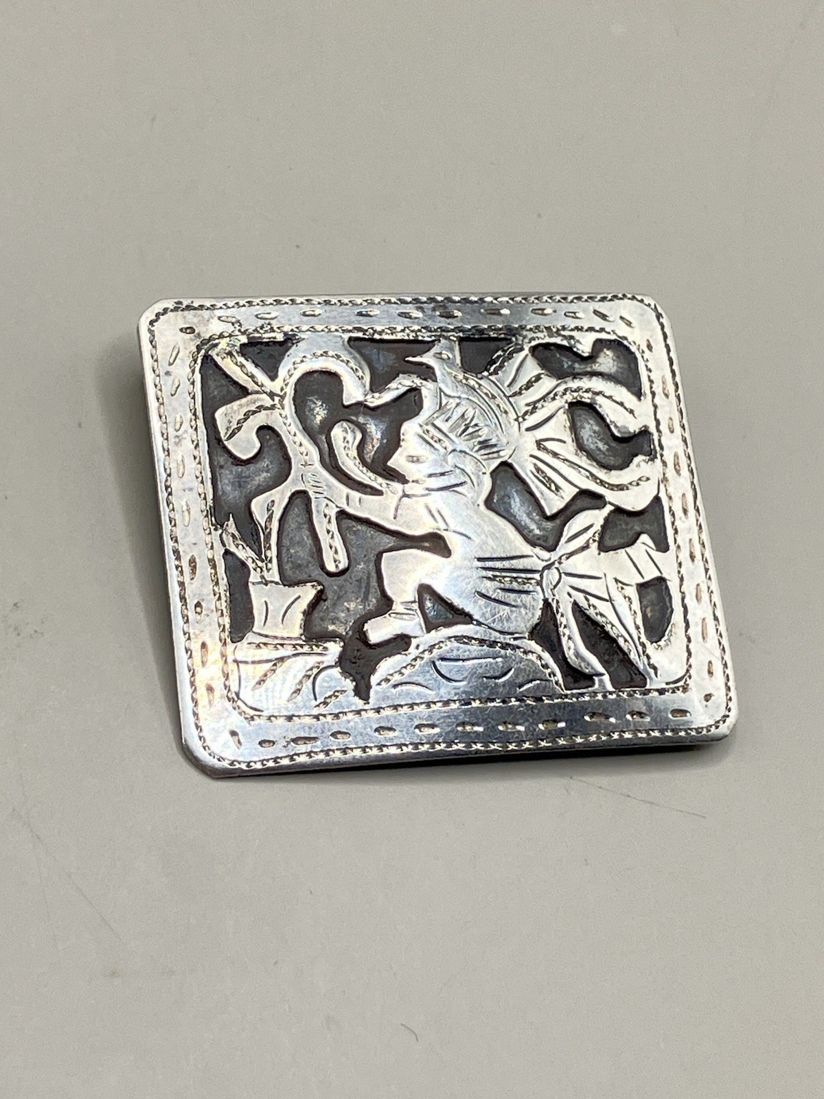 Vintage Guatemala 900 Fine Silver Figural Shaman Warrior Mayan Pin Brooch