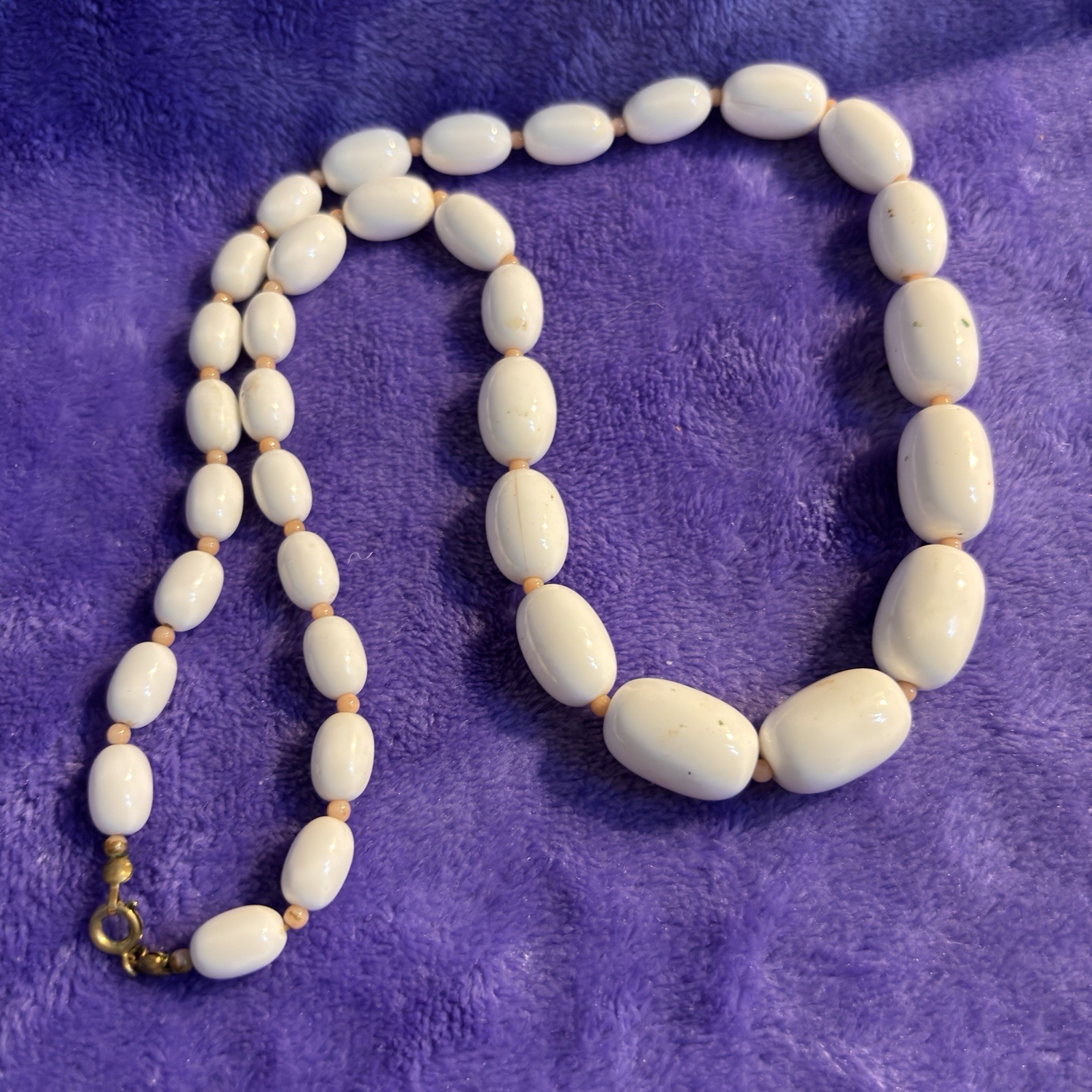 24” Vintage White Beaded Plastic Necklace Spring Ring Closure Fashion Jewelry