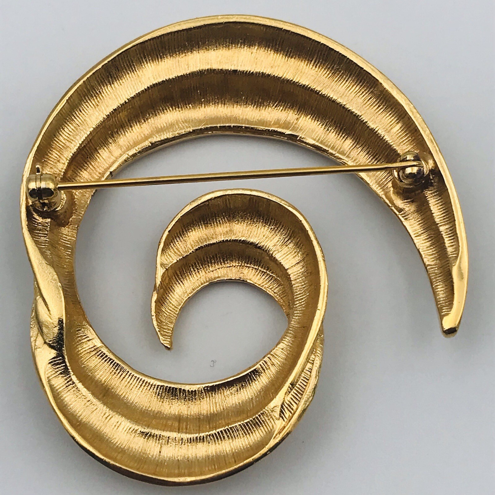 Gold Tone Textured Swirls Ribbons Pins Brooch 2″ x 2″