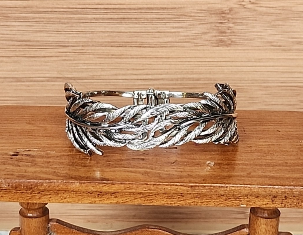 Vintage Silver Toned Hinged Bangle Bracelet Floral/Leaf Motif MCM