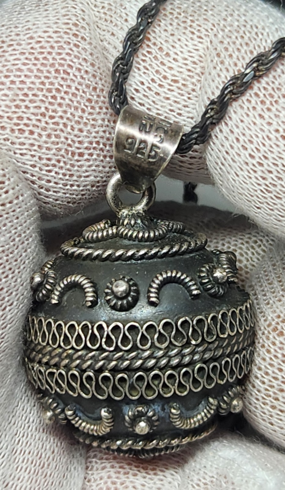 Stunning Vintage Taxco Sterling 925 Bell Pendant On 16″ 925 Chain. Mex 925 41.7g