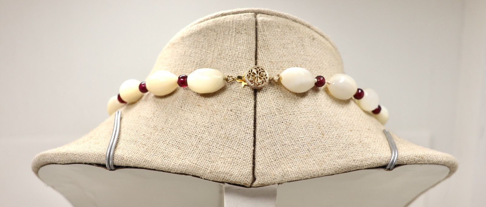 VINTAGE MOTHER OF PEARL & GARNETS HAND KNOTTED BEADED NECKLACE STERLING CLASP